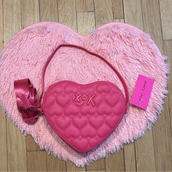 Betsey Johnson Pink Heart Crossbody 🩷 - Picture 2 of 7